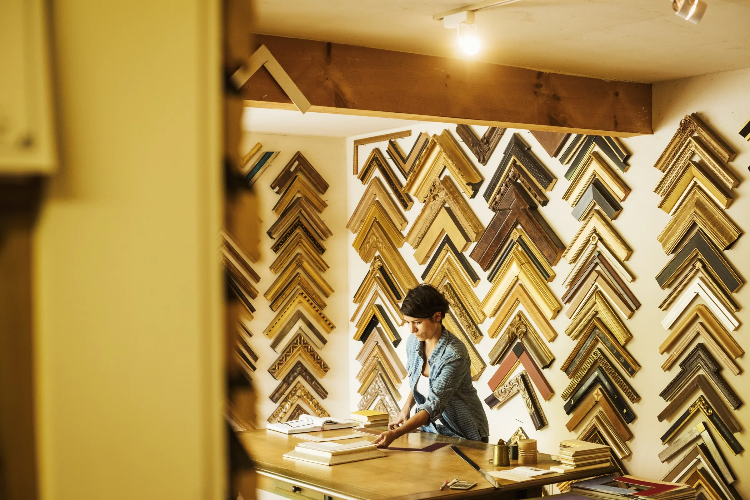 Portrait dans l'atelier Lesarts, encadré sur mesure