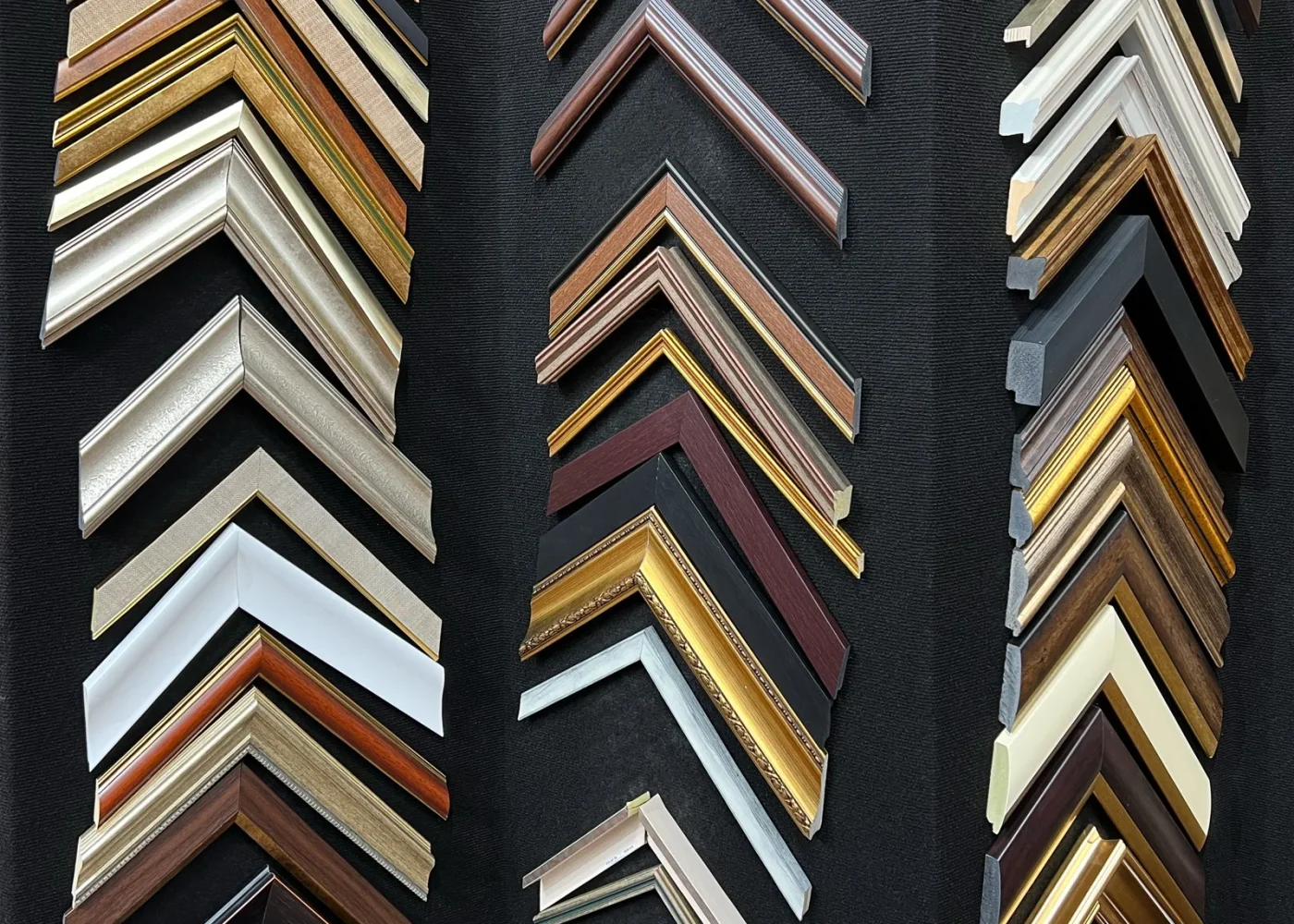 Échantillons de cadres décoratifs exposés chez Lesarts